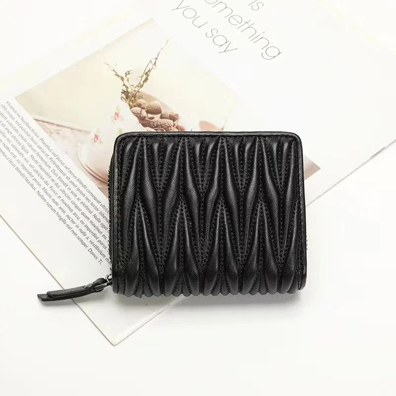 Luxury Quilted Bags - محفظة قصيرة بتصميم مطوي من جلد