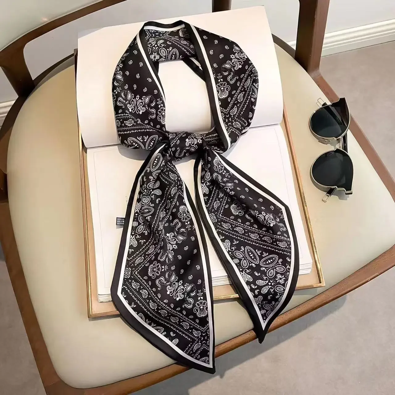 Luxury Bags For Women Brands - وشاح نسائي ضيق بتصميم مطبوع بنقشة