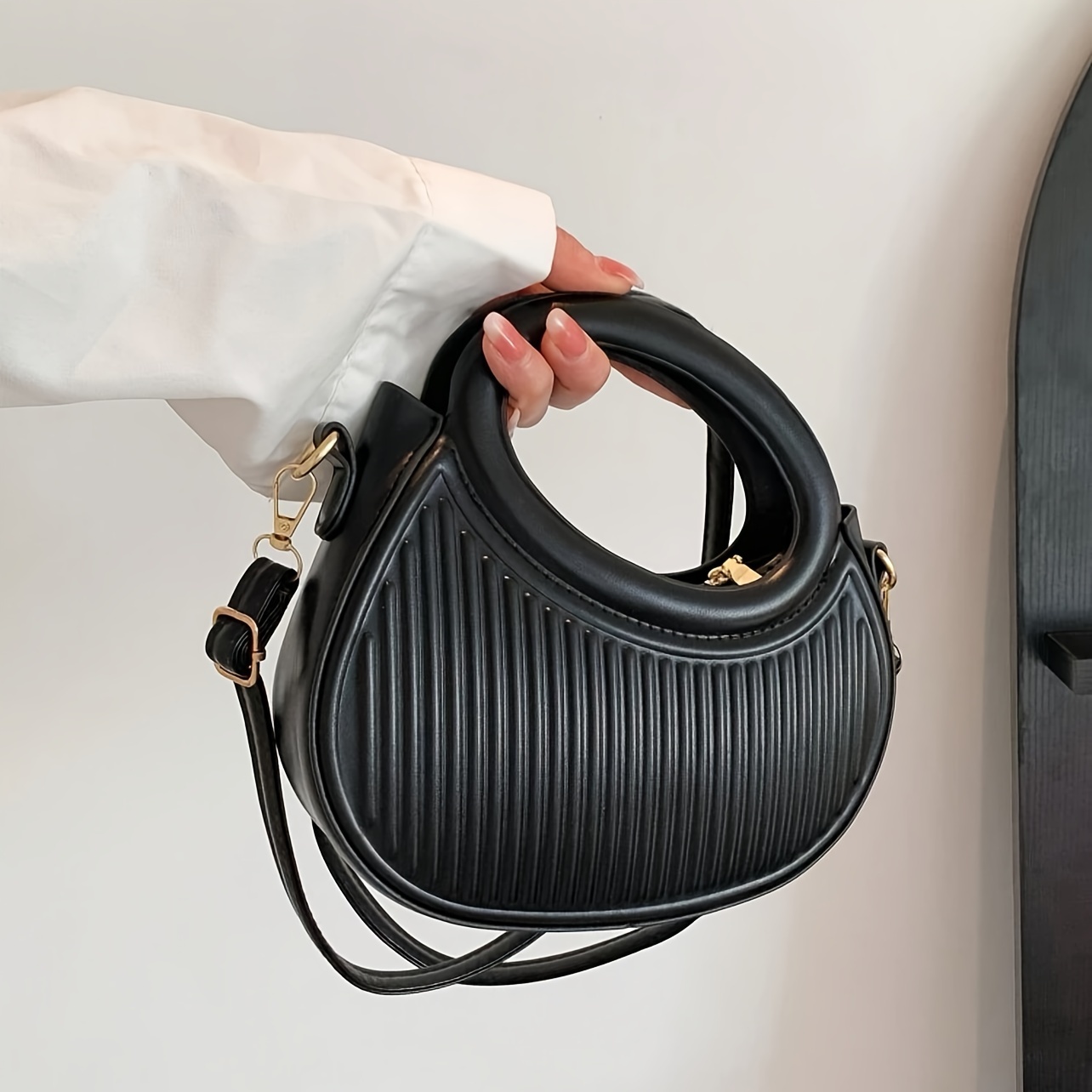 Luxury Bags Without Logo - حقائب كروس أنيقة بتصميم مخطط للنساء