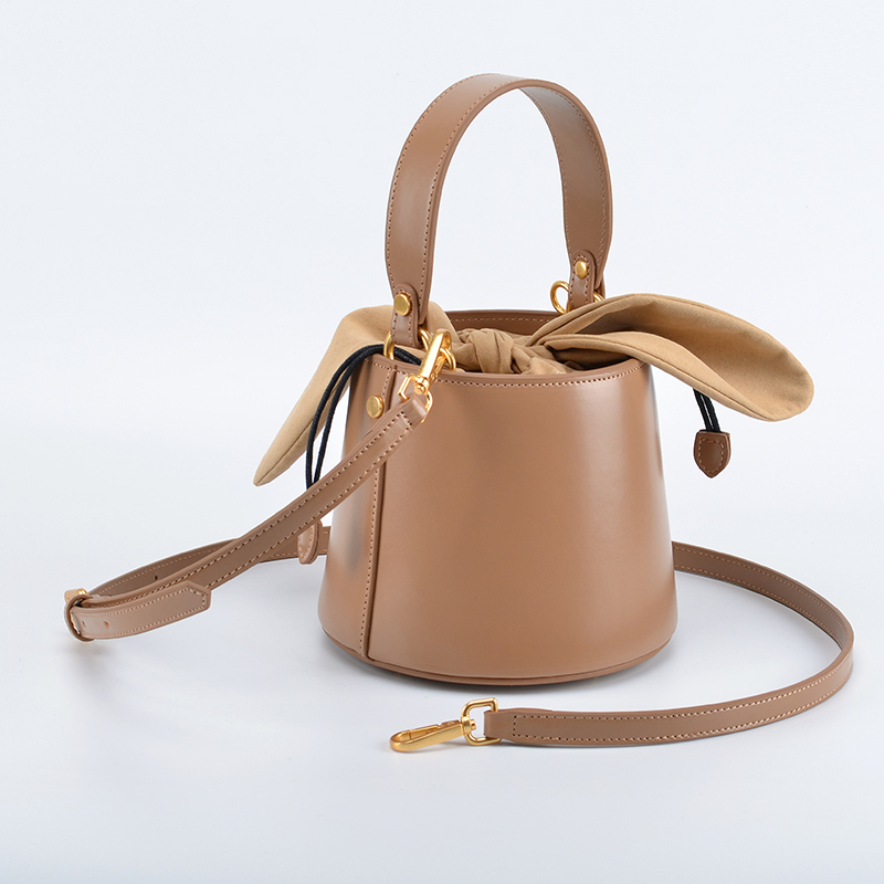 آذان أرنب تنوعا دلو حقيبة جلد  - مراجعة Luxury Bags Without Logo وسعره