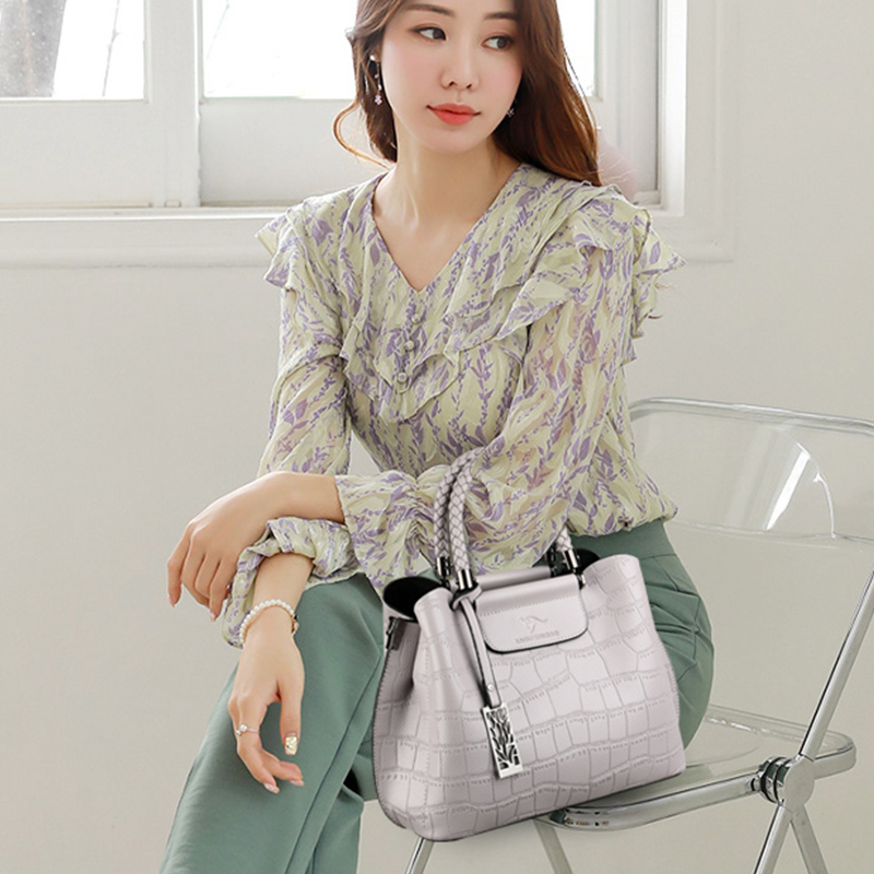 حقائب يد نسائية من الجلد الطبي - مراجعة Luxury Bags Without Logo وسعره