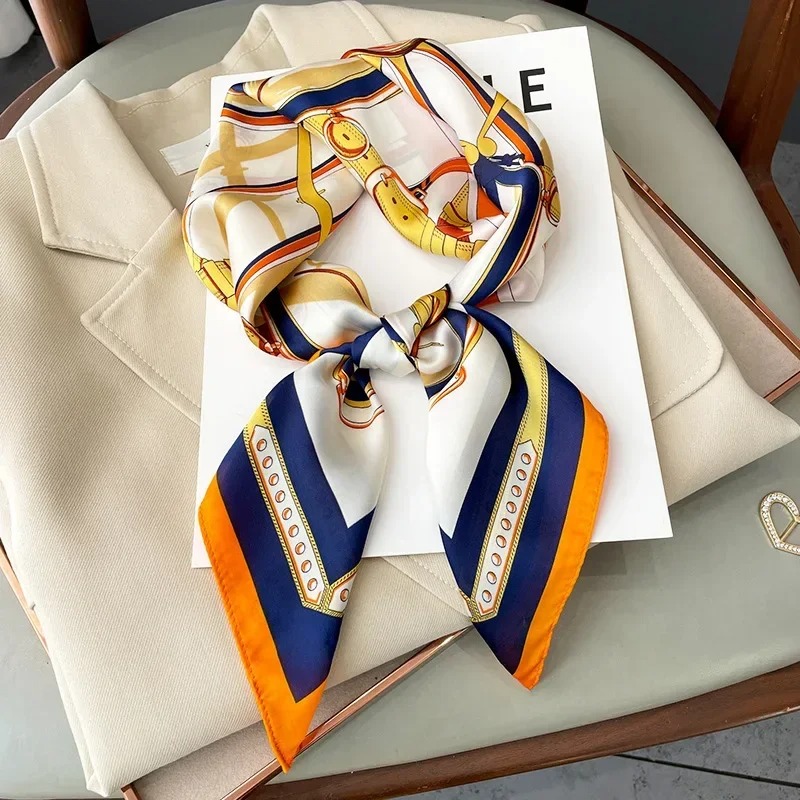 وشاح حريري مربع نحيف بتصميم فا - مراجعة Luxury Bags Made وسعره