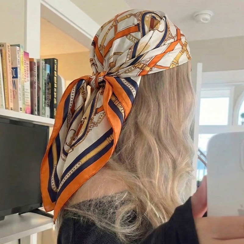 وشاح حريري مربع نحيف بتصميم فا - مراجعة Luxury Bags Made وسعره