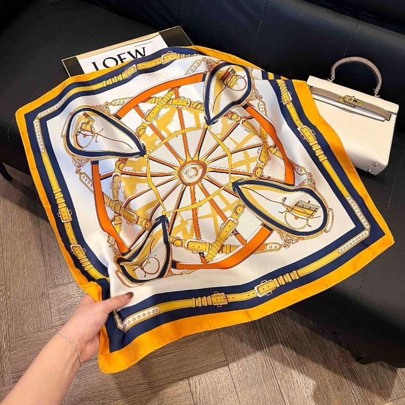 وشاح حريري مربع نحيف بتصميم فا - مراجعة Luxury Bags Made وسعره