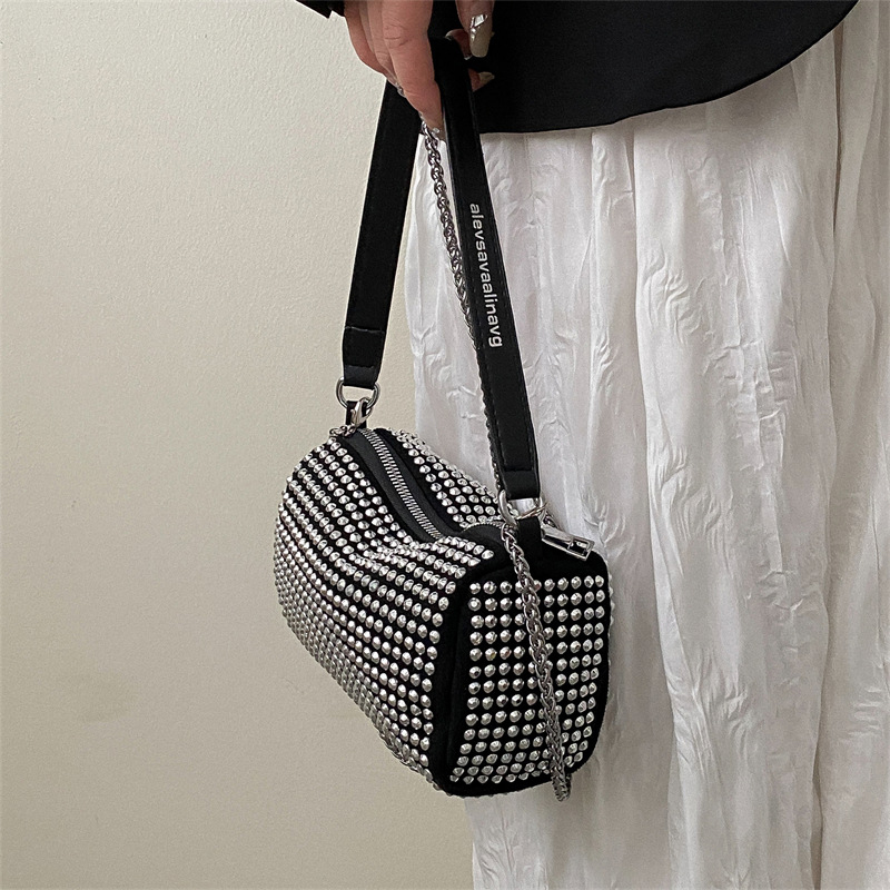 حقيبة كتف فاخرة من حجر الراين  - مراجعة Luxury Bags Without Logo وسعره