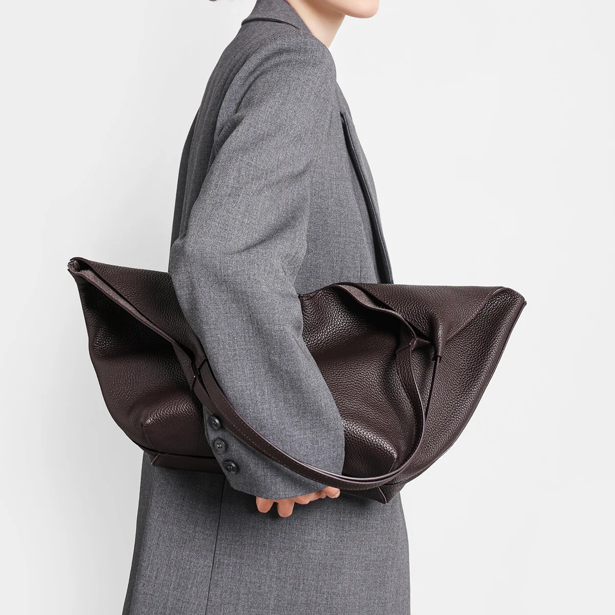 حقيبة نسائية عصرية جديدة لعام  - مراجعة Luxury Bags To Buy وسعره