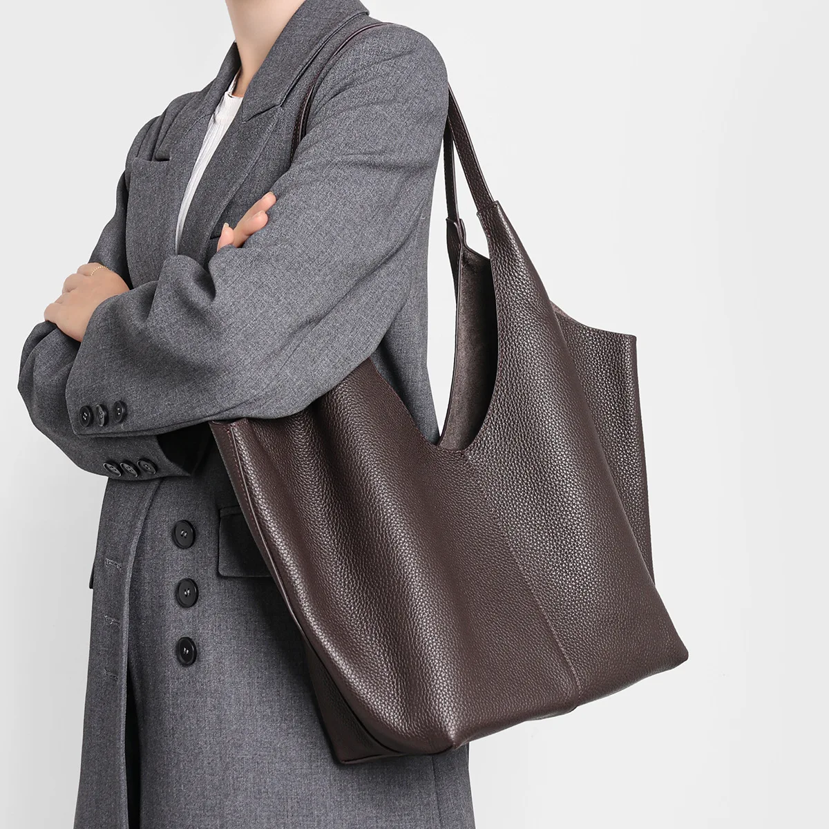 حقيبة نسائية عصرية جديدة لعام  - مراجعة Luxury Bags To Buy وسعره