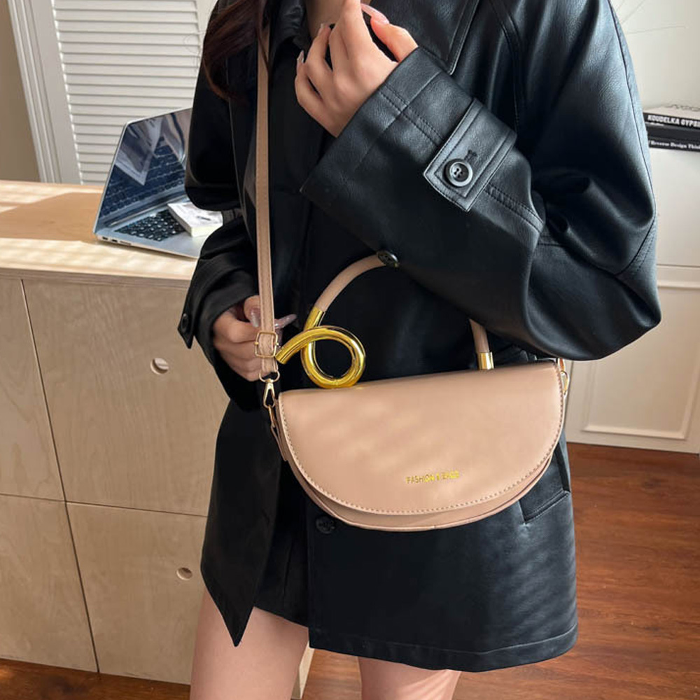 حقيبة كروس بودي بتصميم سرج مع  - مراجعة Luxury Bags Without Logo وسعره