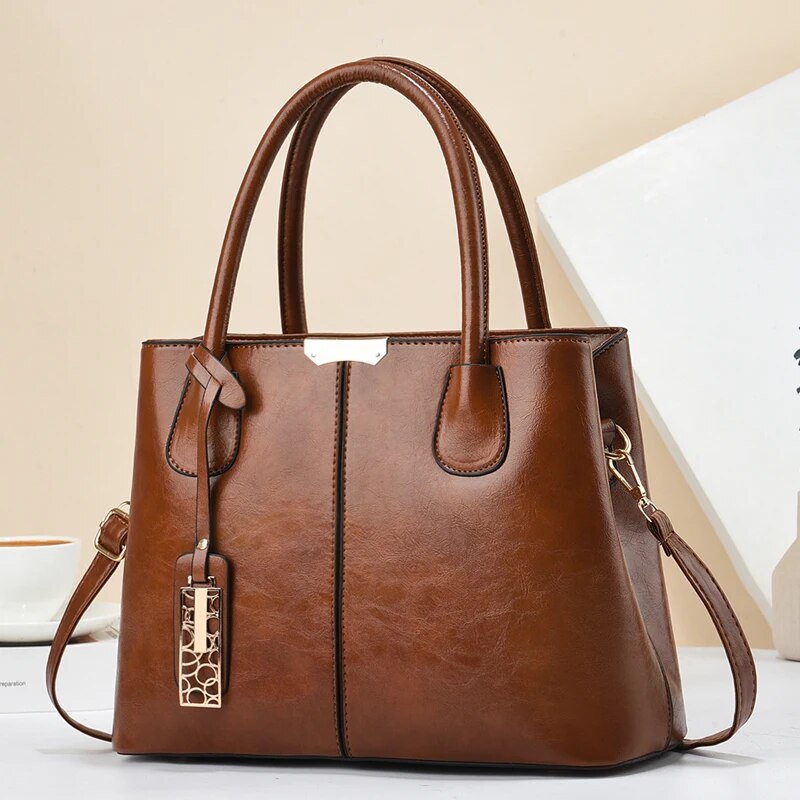 حقيبة كروس بودي من الجلد الصنا - مراجعة Luxury Bags Without Logo وسعره